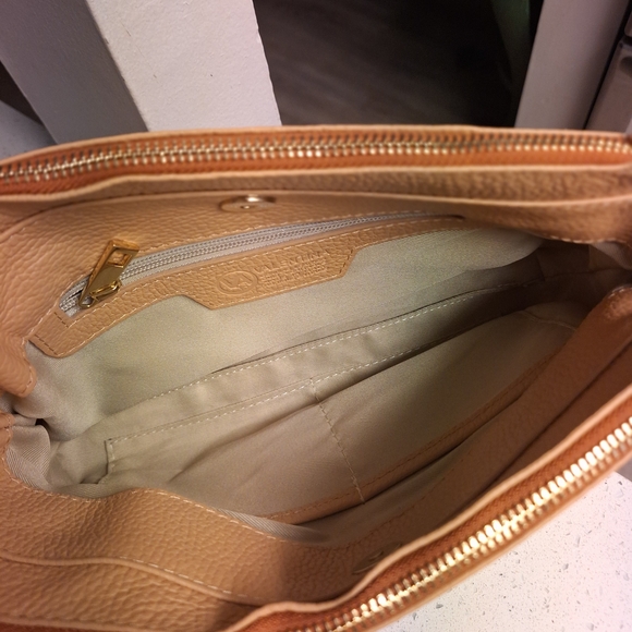 Valentina Tan Leather Shoulder Bag - Picture 3 of 5